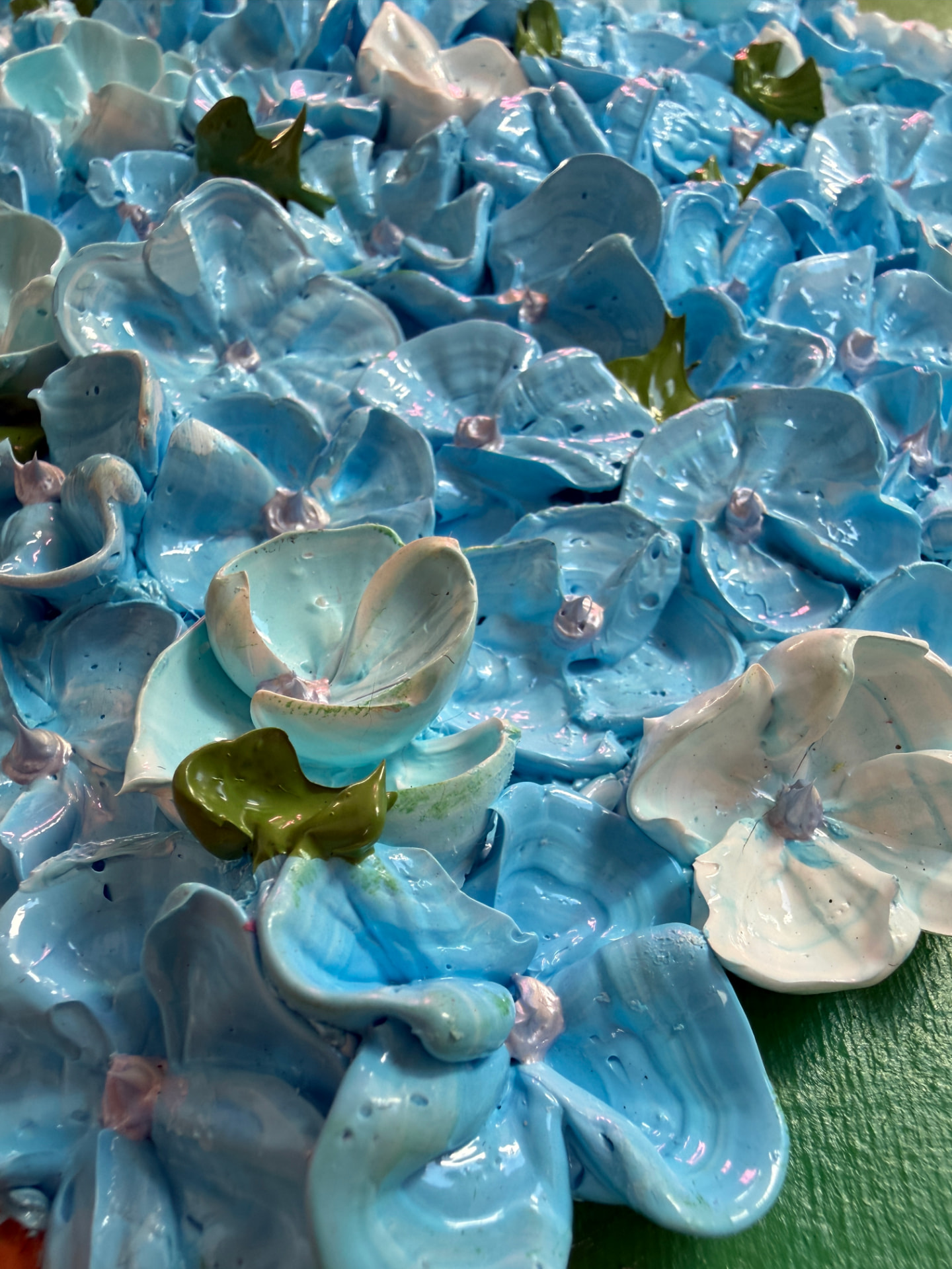 Macro de las hortensias azules modeladas a mano de Frida